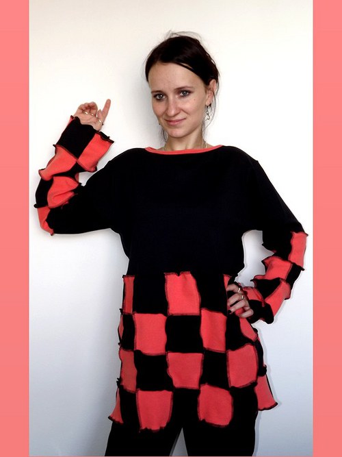 Triko "Lososové kostky v černé" — foto 1