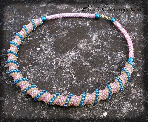 "Rozjasněná" náhrdelník