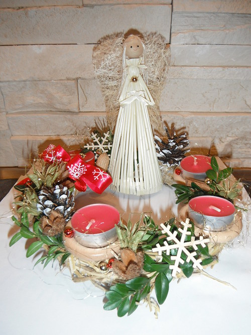 Adventní věnec s andělem — foto 1