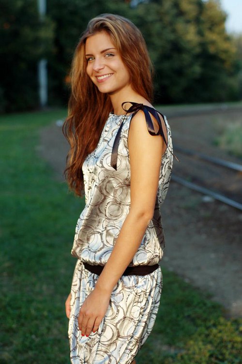 Společenské stříbrné černé šaty — foto 1