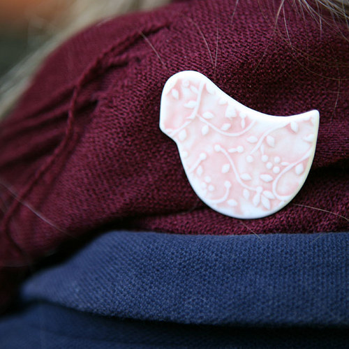 Porcelánče (porcelánová brož) — foto 1
