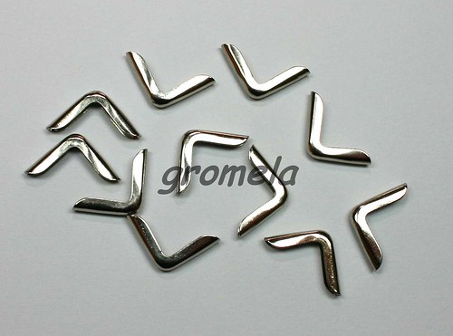 Kovový růžek 14x14 mm