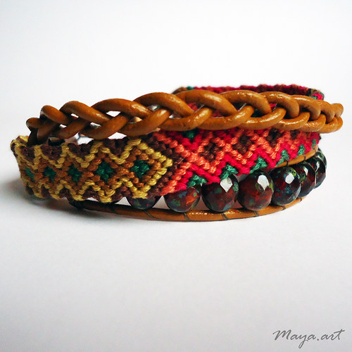 Hnědý náramek "EMBRACING BRACELET" — foto 1