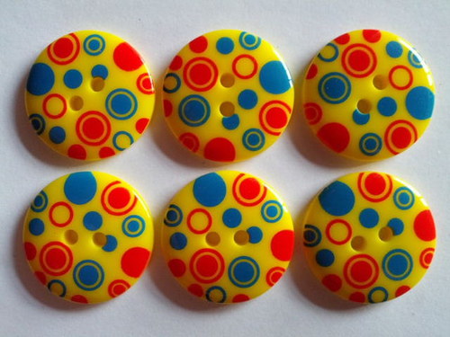 Knoflík 23 mm PUNTÍK ŽLUTÝ