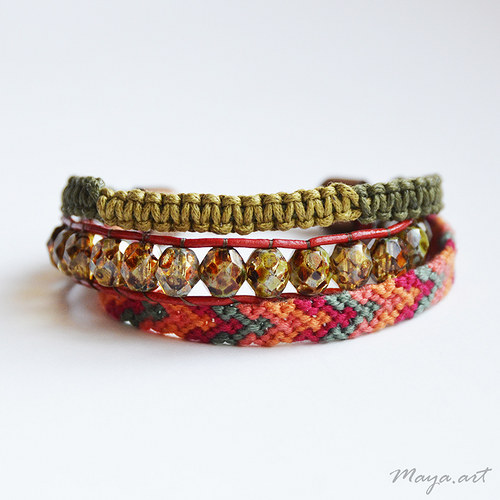 Červenozelený náramek "EMBRACING BRACELET" — foto 1