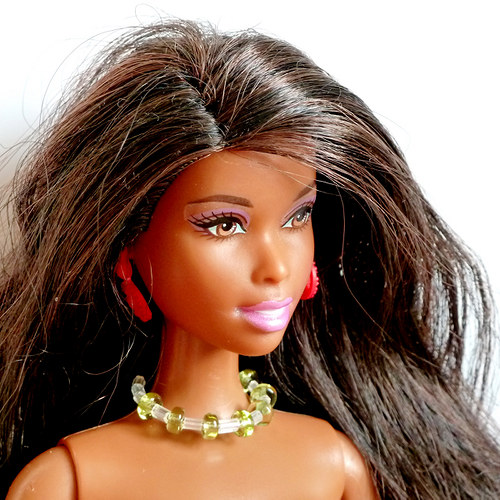 Zelenkavý náhrdelník pro Barbie — foto 1
