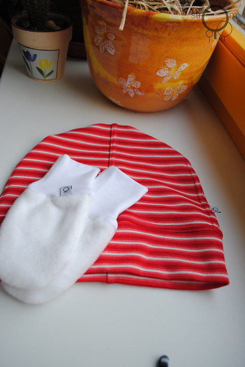 Čepička plus rukavičky pro Slonson — foto 1