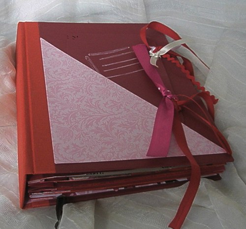 Červené scrapbookové album — foto 1