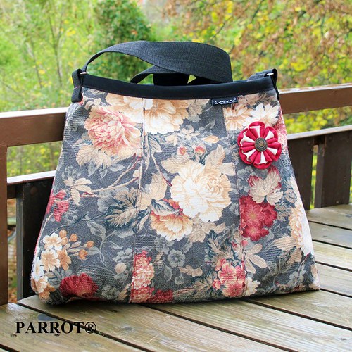 ISABELLA druhá - PARROT® — foto 1