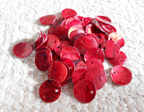 Perleťové placičky 13mm červené