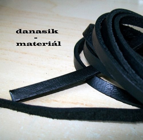 ČERNÁ PLOCHÁ KŮŽE - 2 m — foto 1