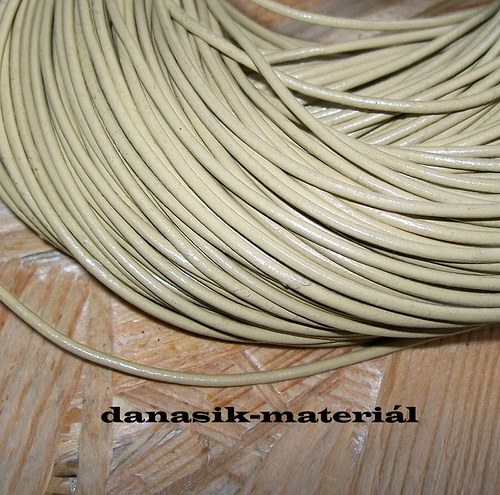 KOŽENÁ ŠŇŮRKA BÉŽOVÁ - METRÁŽ - 2 mm