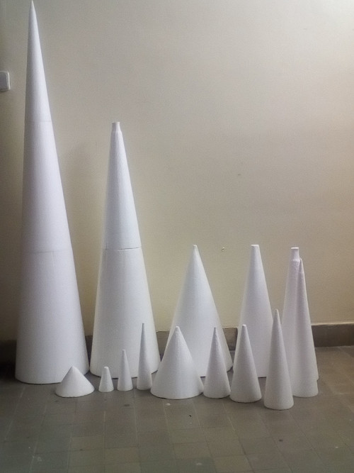 Kužel polystyren 22 cm výška, 10 cm průměr — foto 1