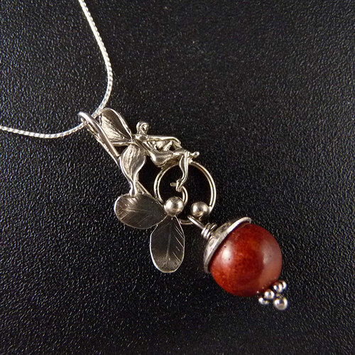 Brusinková víla..amulet — foto 1