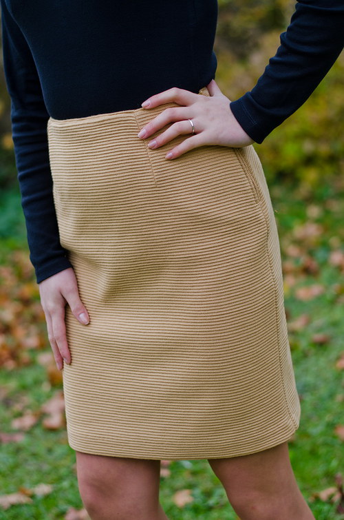 Pouzdrová sukně — foto 1