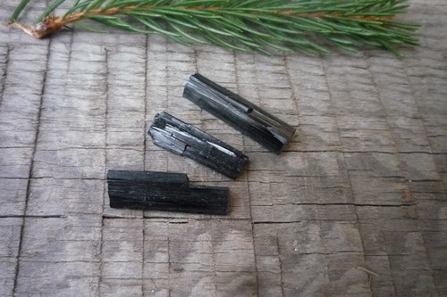 3x turmalín tyčkový č. L8075 — foto 1