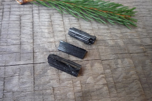 3x turmalín tyčkový č. L8081 — foto 1