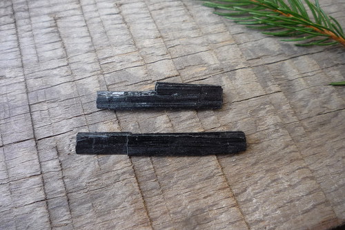 2x turmalín tyčkový č. L8195 — foto 1