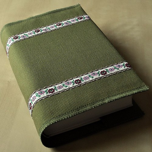Něžná, light green - obal na knihu — foto 1