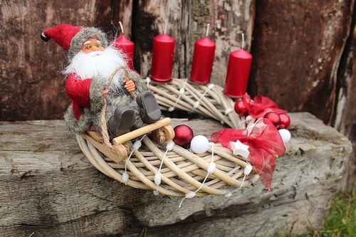 Adventní věnec DÁREČKY SE VEZÓU — foto 1
