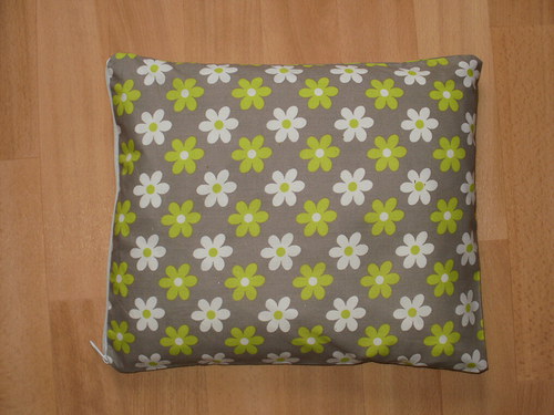 Pohankový polštářek - kvítečka na šedé