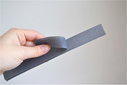 Suchý zip tmavě šedý 3cm x 20cm — foto 1