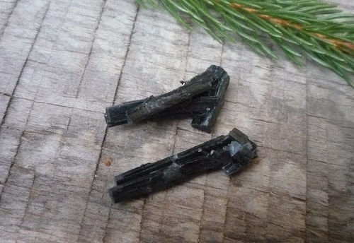 2x turmalín tyčkový č. L8302 — foto 1