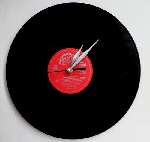Vinylové hodiny červené 2 — foto 1