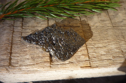 Tektit, meteorit č. L8317 — foto 1