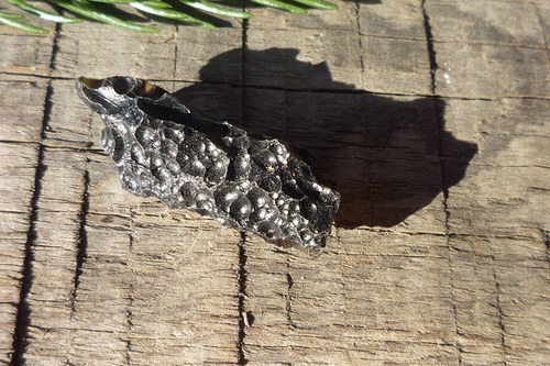 Tektit, meteorit č. L8327 — foto 1