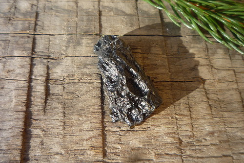 Tektit, meteorit č. L8356 — foto 1