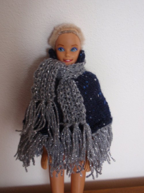 Barbie - tmavě modré pončo se šálou — foto 1