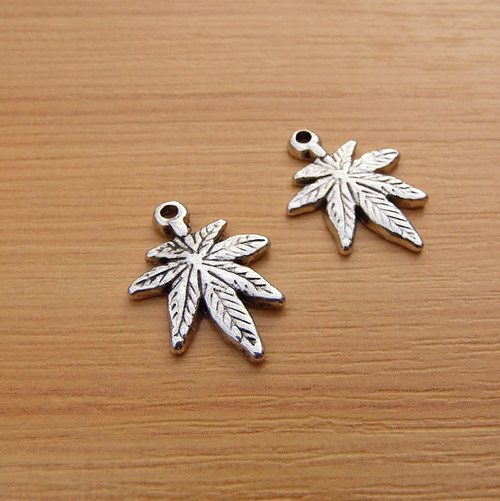 List konopí - 21mm x 15,5mm