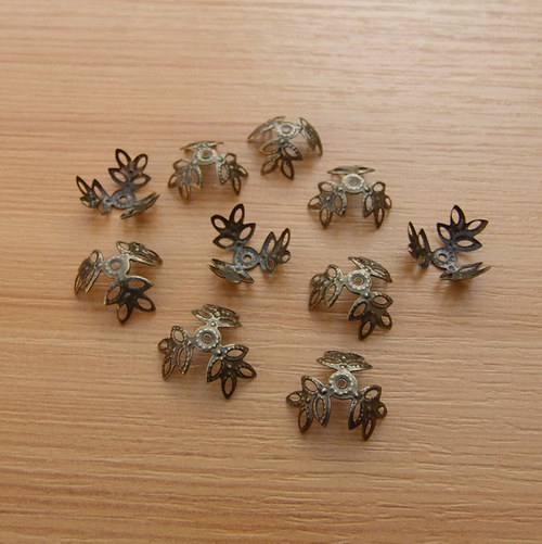 Bronzové kaplíky - 13mm - 30 kusů