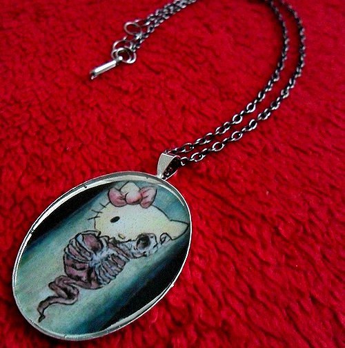Náhrdelník medailon pryskyřice Dead Kitty — foto 1