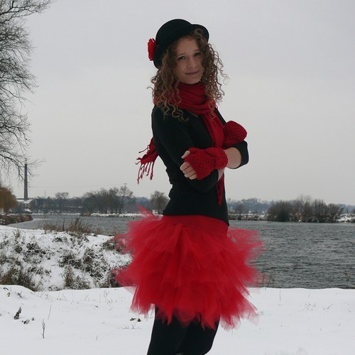 Červená tylová sukně - cípatá — foto 1
