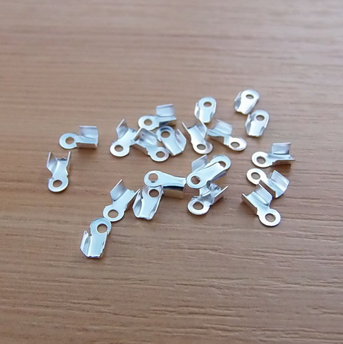 Koncovka na kůži - stříbrná - 6x3x2 mm - 30 kusů