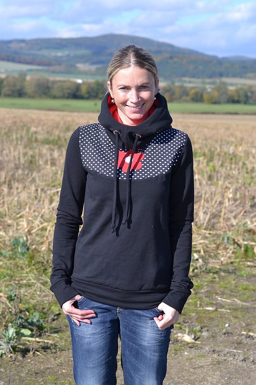Černá mikina — foto 1