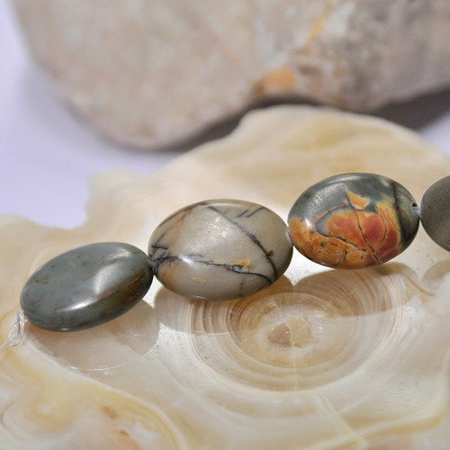 J146 Jaspis picasso ovál 16x12 mm