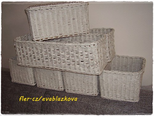 Souprava košíčků v bílém....... — foto 1