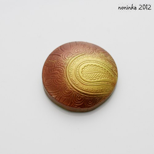 Hnědo-zlatá placka — foto 1