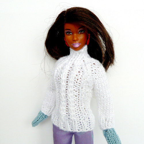 WHITE svetr s copánky pro Barbie — foto 1