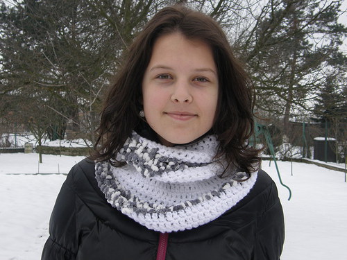 Bílo šedý nákrčník dvojitý — foto 1