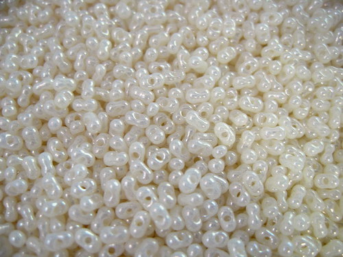 0100500/Farfale smetanové perleťové, 4,3 mm, 10 g