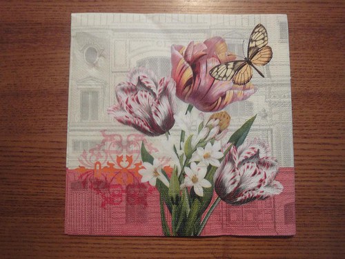 Ubrousek na decoupage - tulipány s motýlem