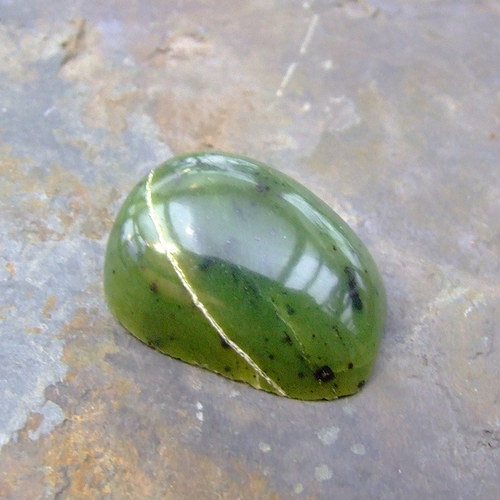 Jadeitový serpentyn, kabošon č.671 — foto 1