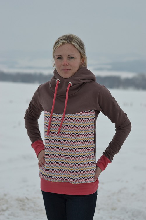 Hnědá mikina — foto 1