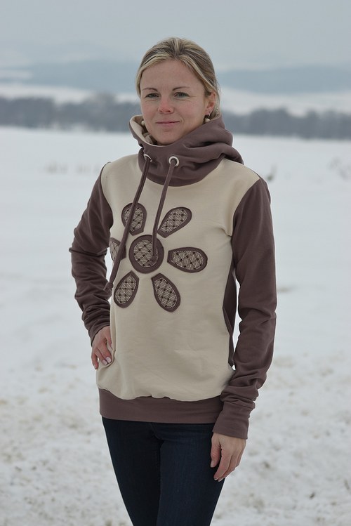 Hnědá mikina — foto 1