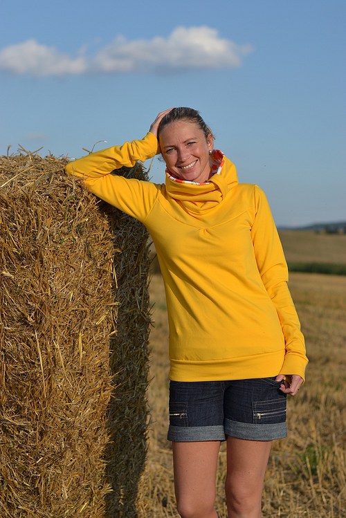 Žlutá mikina — foto 1