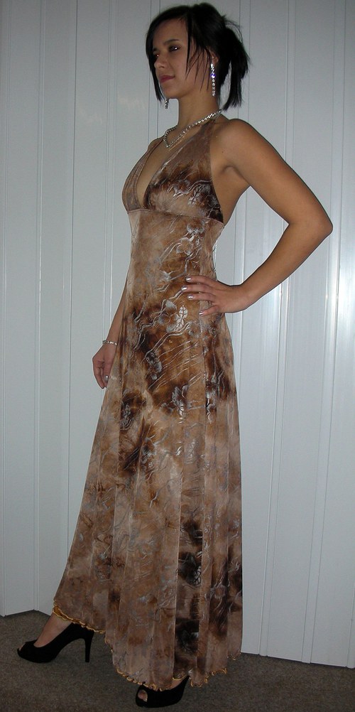 Dlouhé hnědé batikované šaty
